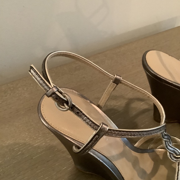 Elie Tahari wedge sling back sandal - Picture 3 of 9